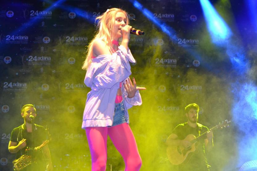 Aleyna Tilki konserde sahneyi terk etti