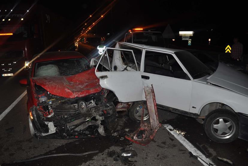 Alkollü sürücü iki otomobilin arasından geçmeye kalkınca dehşet saçtı