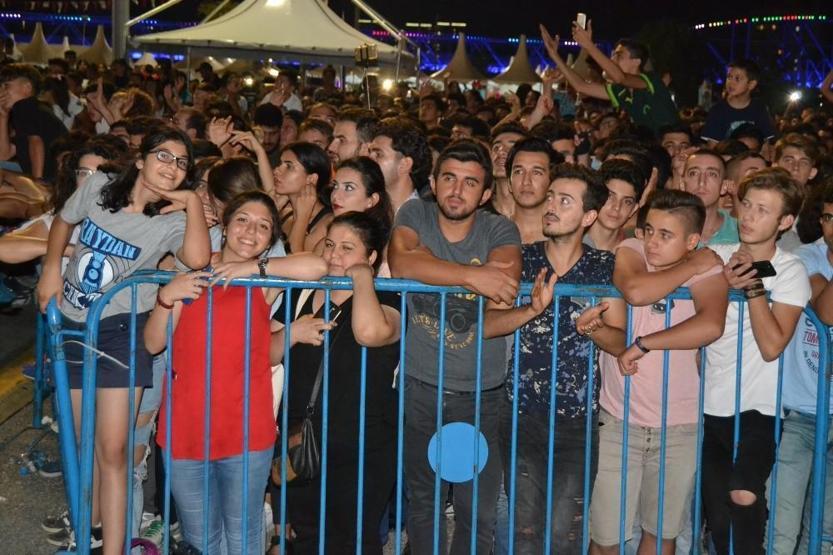Aleyna Tilki konserde sahneyi terk etti
