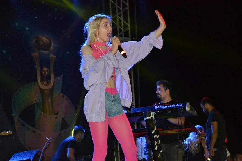 Aleyna Tilki konserde sahneyi terk etti