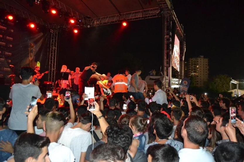 Aleyna Tilki konserde sahneyi terk etti