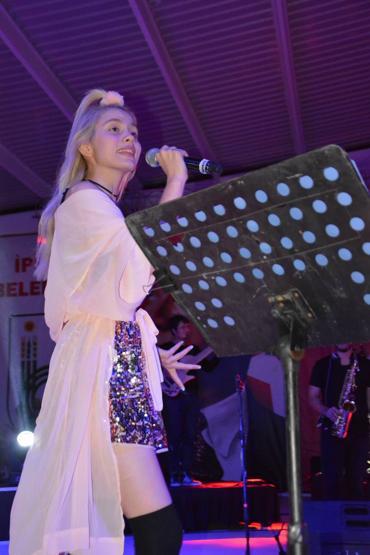 Aleyna Tilki konserde sahneyi terk etti