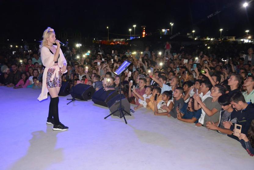 Aleyna Tilki konserde sahneyi terk etti