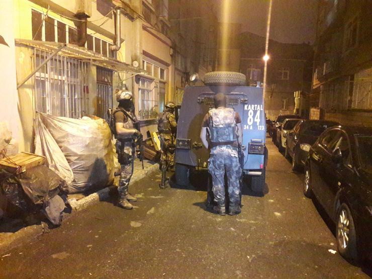 Son Dakika... Narkotik timlerinden Beyoğlu ve Şişlide şafak baskını