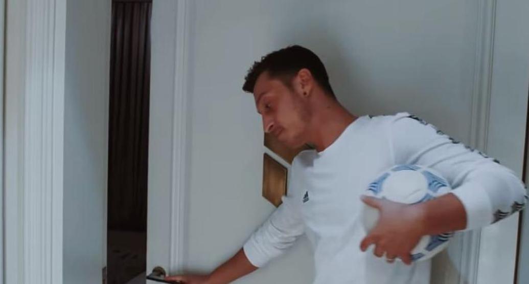 Mesut Özilden büyük gaf