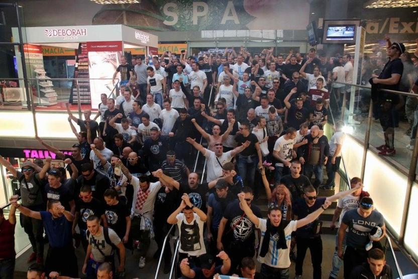 Hırvat taraftarlar Milanoyu yaktı, yıktı, yetmedi bunu da yaptı