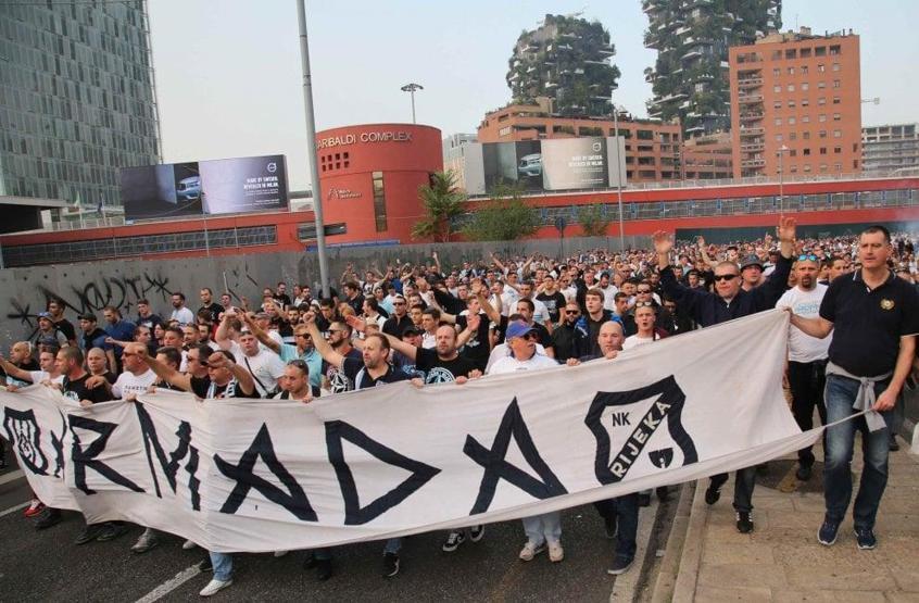 Hırvat taraftarlar Milanoyu yaktı, yıktı, yetmedi bunu da yaptı