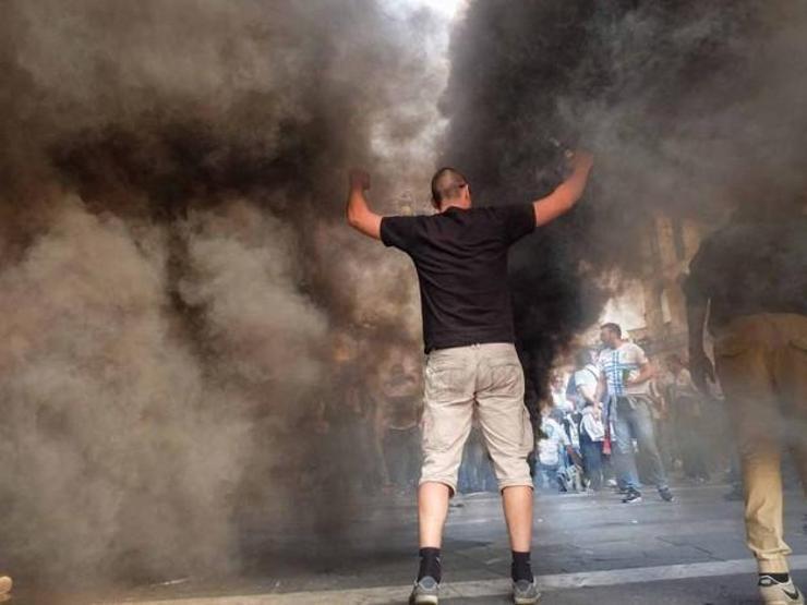 Hırvat taraftarlar Milanoyu yaktı, yıktı, yetmedi bunu da yaptı