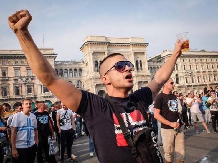 Hırvat taraftarlar Milanoyu yaktı, yıktı, yetmedi bunu da yaptı