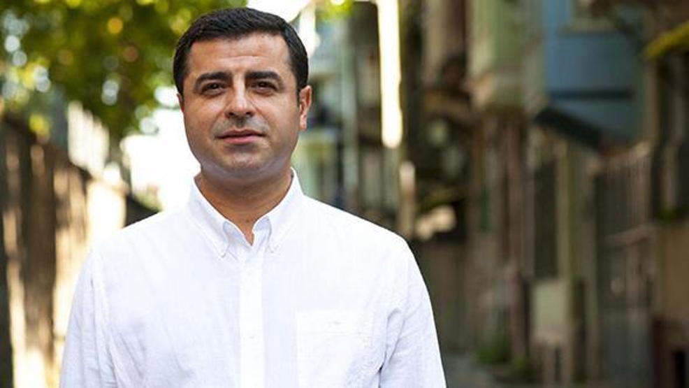 Selahattin Demirtaşın odasında tweet araması