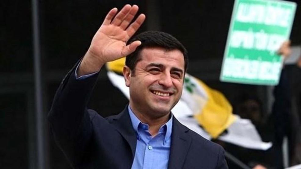 Selahattin Demirtaşın odasında tweet araması