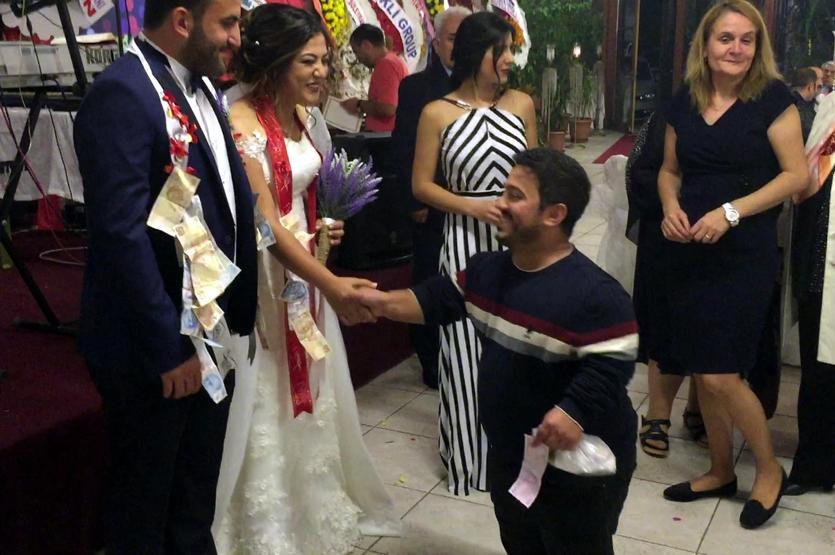 Damada yarım ekmek arası kokoreç taktı