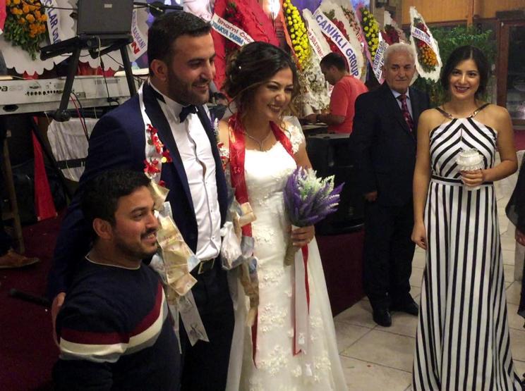 Damada yarım ekmek arası kokoreç taktı