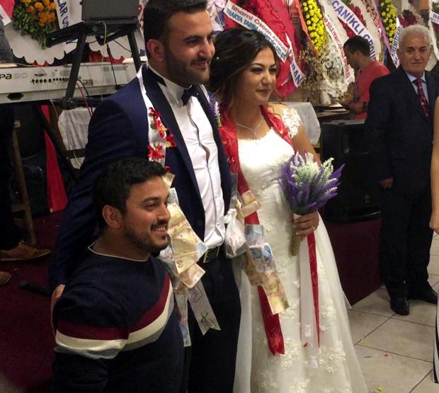Damada yarım ekmek arası kokoreç taktı