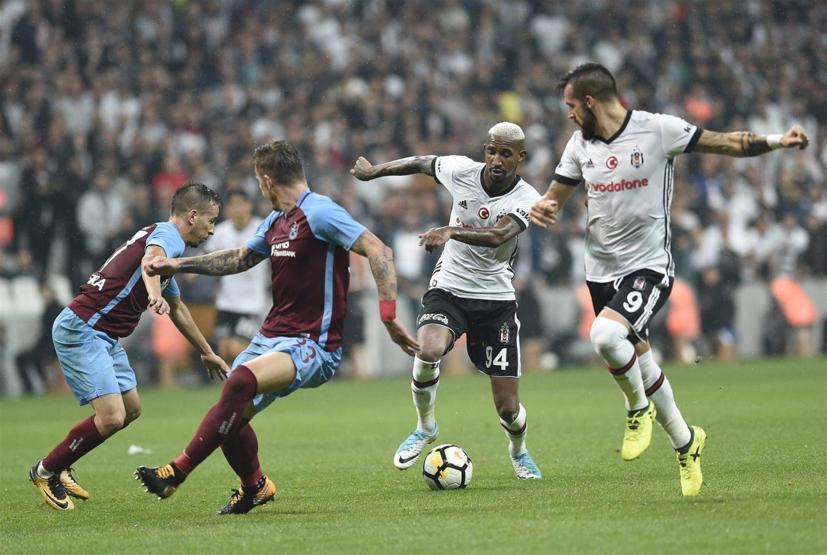 Negredo oyundan çıkınca sinirlendi