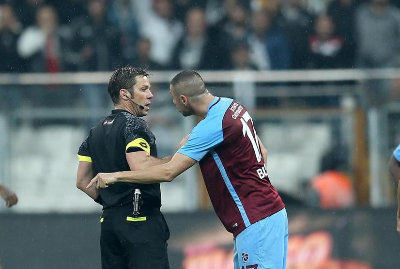 Negredo oyundan çıkınca sinirlendi