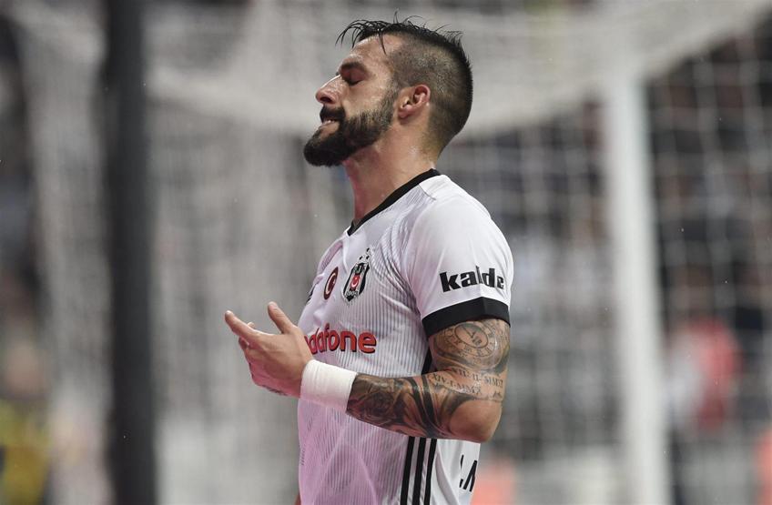Negredo oyundan çıkınca sinirlendi