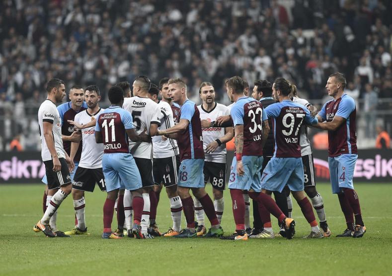Negredo oyundan çıkınca sinirlendi