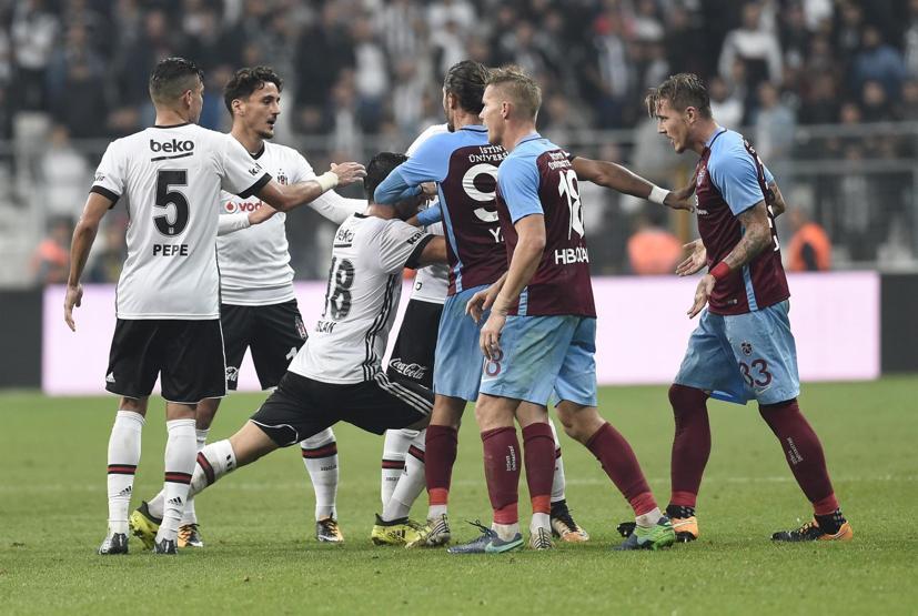 Negredo oyundan çıkınca sinirlendi