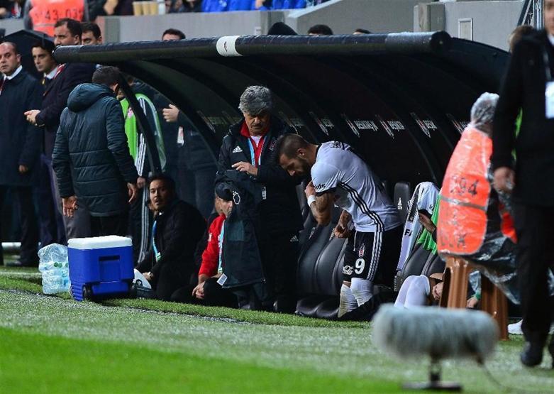 Negredo oyundan çıkınca sinirlendi