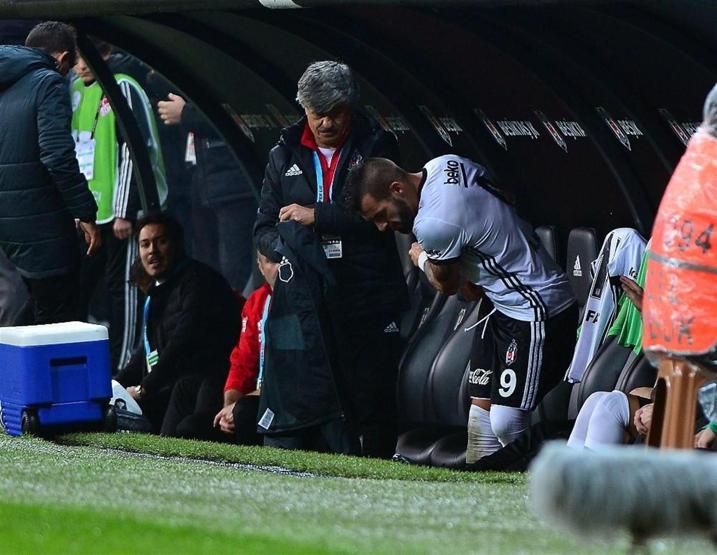 Negredo oyundan çıkınca sinirlendi