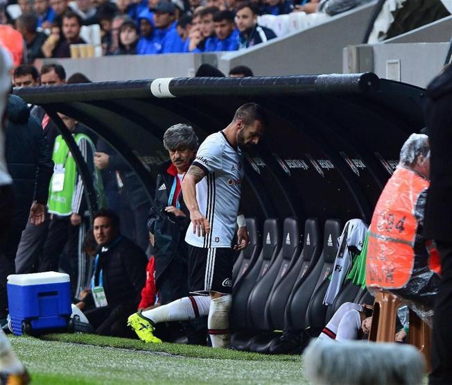 Negredo oyundan çıkınca sinirlendi