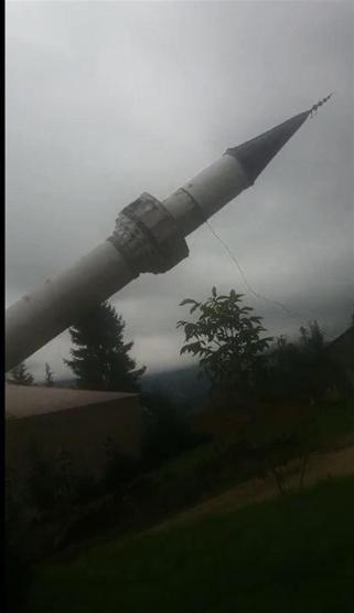 Trabzon’da minarenin yıkılma anı
