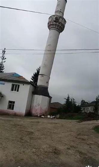 Trabzon’da minarenin yıkılma anı