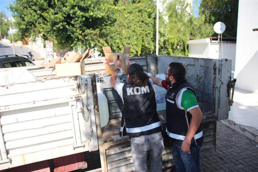 Bir kamyon kaçak içki imha edildi