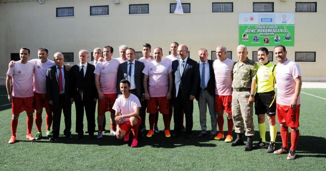 Futbolun efsaneleri hükümlülerle buluştu