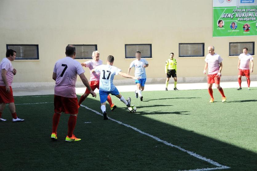 Futbolun efsaneleri hükümlülerle buluştu
