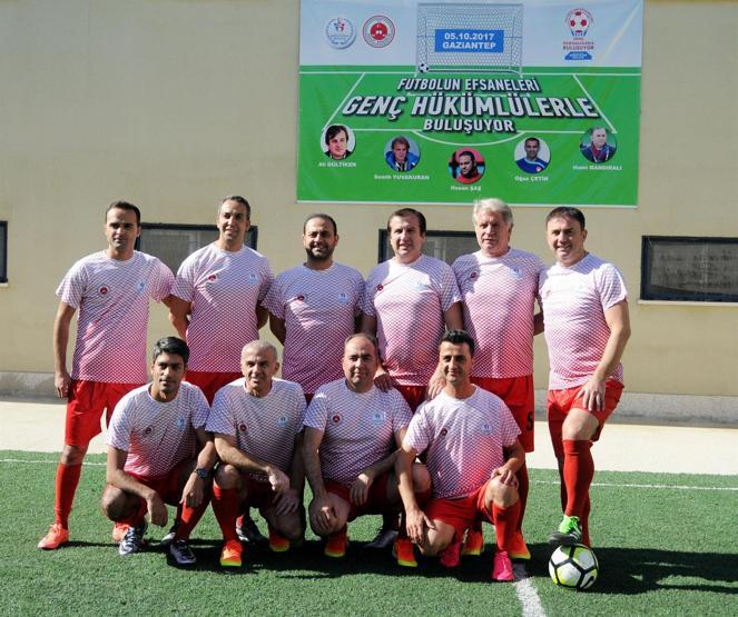 Futbolun efsaneleri hükümlülerle buluştu