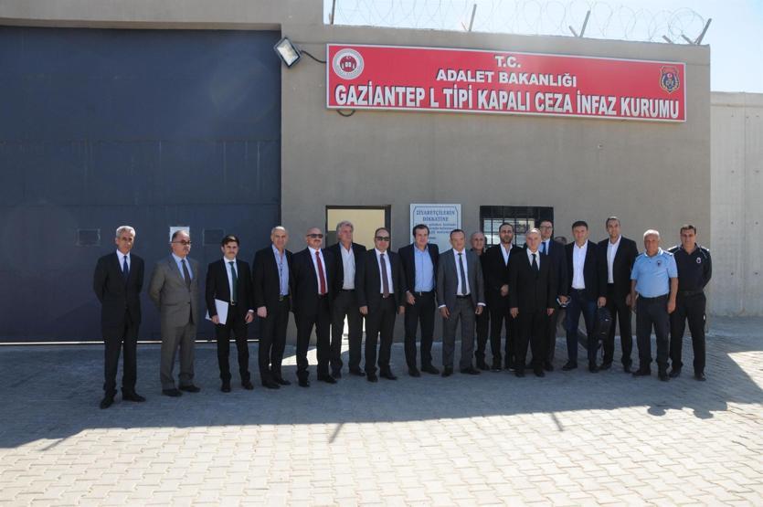 Futbolun efsaneleri hükümlülerle buluştu