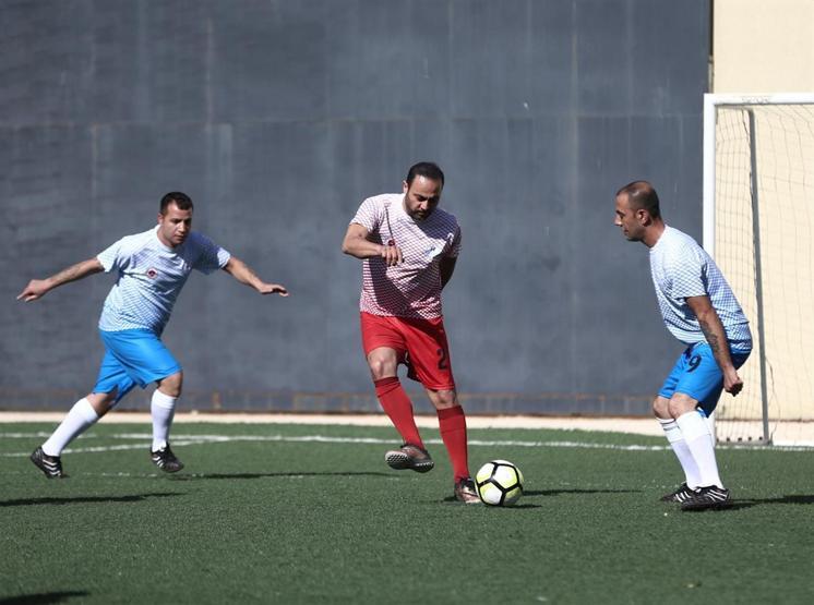 Futbolun efsaneleri hükümlülerle buluştu