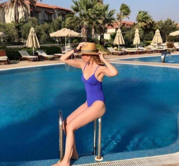 Demet Şener evinin kapılarını açtı