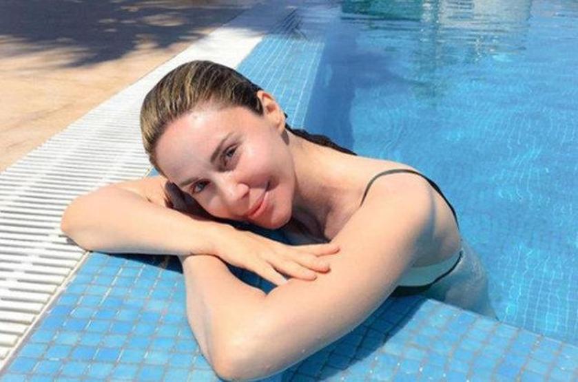 Demet Şener evinin kapılarını açtı