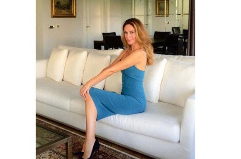 Demet Şener evinin kapılarını açtı