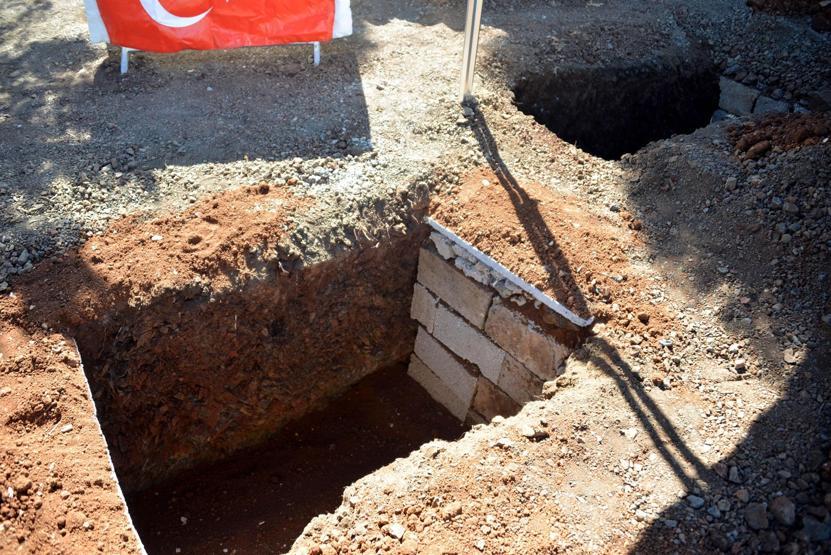 Fransada yangında ölen kardeşler yan yana defnedildi
