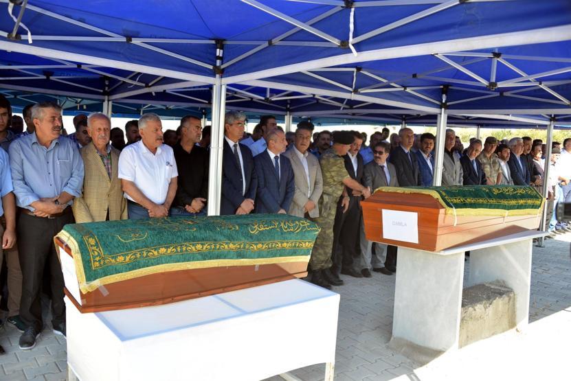 Fransada yangında ölen kardeşler yan yana defnedildi