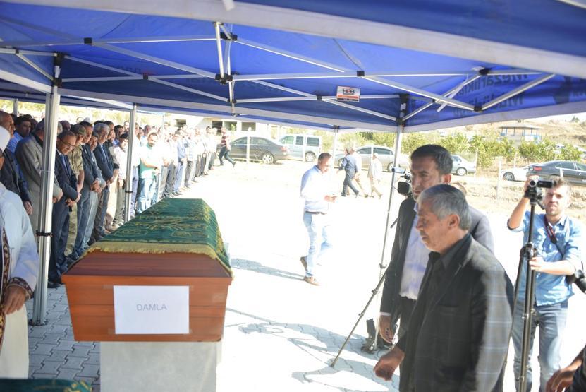 Fransada yangında ölen kardeşler yan yana defnedildi