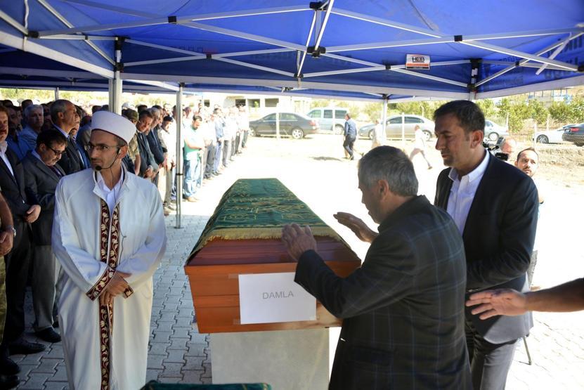 Fransada yangında ölen kardeşler yan yana defnedildi
