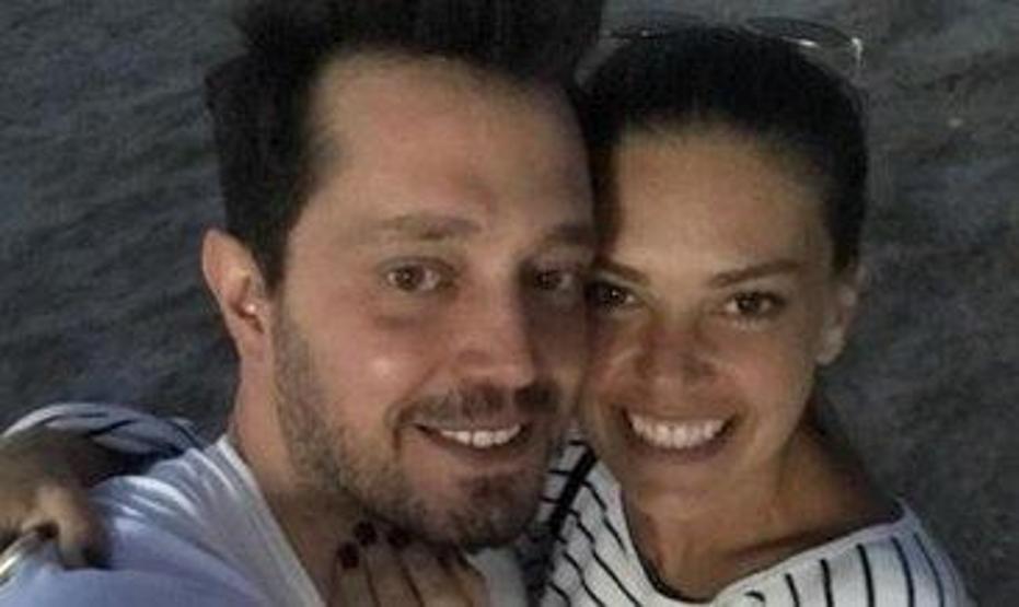 Aslı Enver ve Murat Bozdan aşk pozu