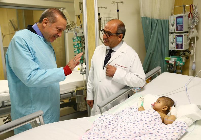 Cumhurbaşkanı Erdoğan Naim Süleymanoğlunu hastanede ziyaret etti