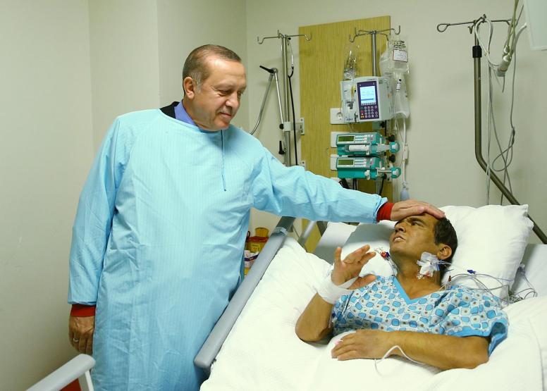 Cumhurbaşkanı Erdoğan Naim Süleymanoğlunu hastanede ziyaret etti