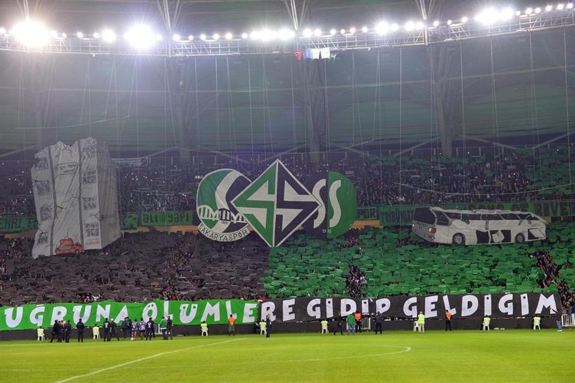 Sakaryaspor taraftarından yeni stadına özel koreografi