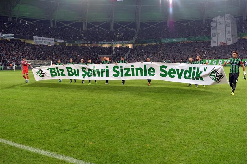 Sakaryaspor taraftarından yeni stadına özel koreografi