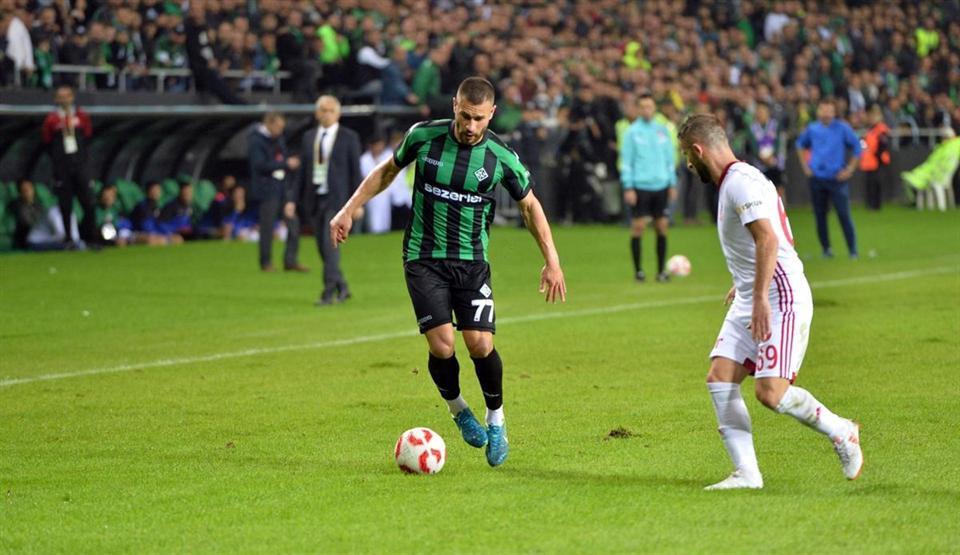 Sakaryaspor taraftarından yeni stadına özel koreografi