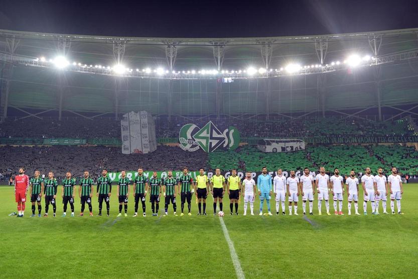 Sakaryaspor taraftarından yeni stadına özel koreografi