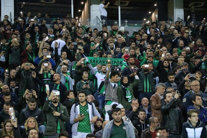 Sakaryaspor taraftarından yeni stadına özel koreografi