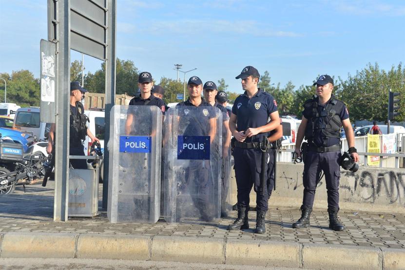 Minibüsçüler birbirine girdi trafik felç oldu